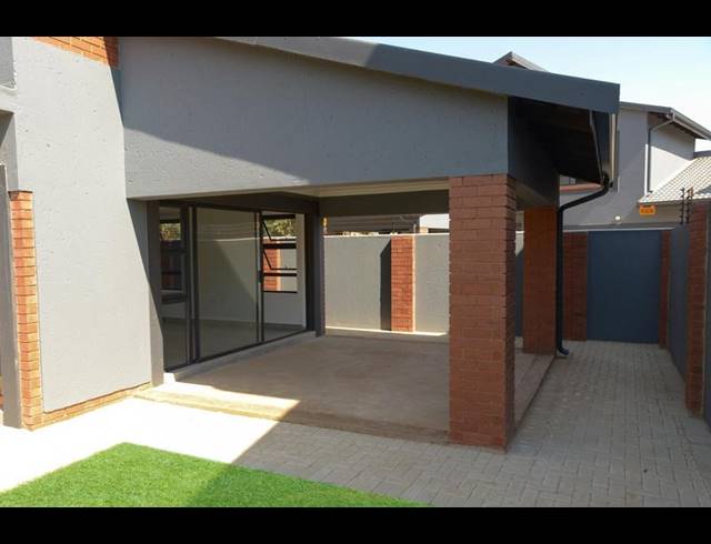 3 BEDROOM HOUSE FOR SALE IN GREEN HILLS